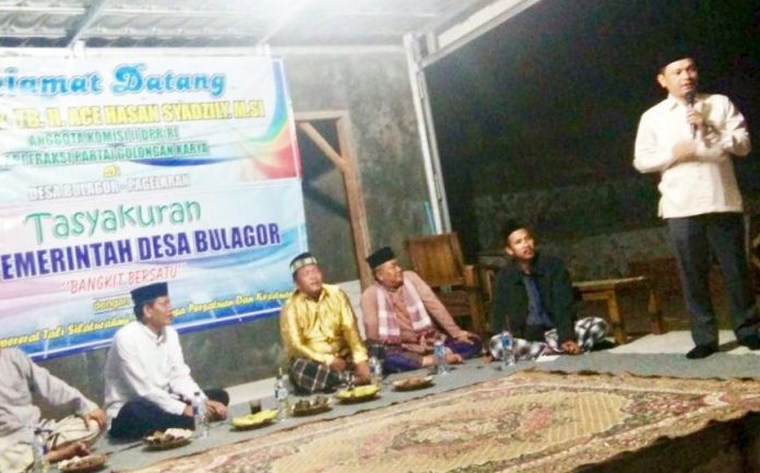 SILATURAHMI Anggota Komisi II DPR RI, Ace Hasan Syadzily,serta tasyakuran HUT Desa Bulagor, Kecamatan Pagelaran, Kabupaten Pandeglang.(Foto : Dendi/ tuntas media)