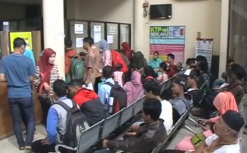 Jadi Tersangka, Dua Oknum Pegawai Disdukcapil Pandeglang Tidak Ngantor Suasana pelayanan di Kantor Disdukcapil Kabupaten Pandeglang, Banten, Senin (31/07/2017) pagi.