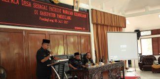 Kepala Badan Kesbangpol dan Perlindungan Masyarakat Pandeglang, Agus Priyadi Mustika, saat memberikan sambutan dalam kegiatan Wawasan Kebangsaan di Pendopo, Kamis (6/7/2017). (Fotographer : Gus)