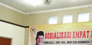 ANGGOTA DPR RI Fraksi Partai Golkar, Tb. Ace Hasan Syadzily, saat melakukan silaturahmi dengan Pengurus Cabang Gerakan Pemuda ANSOR Kabupaten Lebak, Selasa (25/07/2017). (Foto : Dendi/ tuntasmedia)
