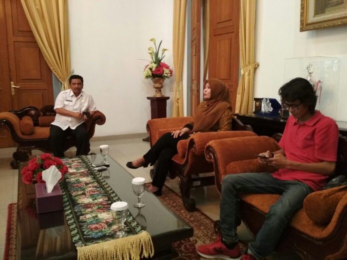 PASCA terjaring OTT terhadap oknum pegawai Disdukapil Pandeglang, Bupati Pandeglang, Irna Narulita Gelar Jumpa Pers.(Foto : Dendi/ Tuntas media)