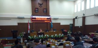 Setelah Molor Satu Jam Lebih Rapat Paripurna Dimulai RAPAT Paripurna DPRD Pandeglang, yang sempat molor satu jam lebih akhirnya dimulai. (Foto : Dendi)