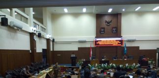 TINGKAT kehadiran anggota DPRD kabupaten Pandeglang yang kedua bertambah, Selasa sore (18/072017). (Foto : Dendi)
