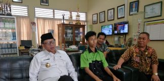 Juarai Lomba Aplikasi IT di Amerika, Anak Sopir Taksi Online Dihadiahi Beasiswa Hingga S2