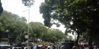 Massa Desak KPU Lantik Komisioner KPU Jayawijaya Sesuai Hasil Tes