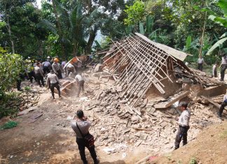 Rusak Berat Akibat Gempa, Dua Rumah di Mandalawangi Terpaksa Dirobohkan