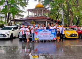 Galaci Chapter Banten Bagikan Takjil di Alun-alun Kota Serang