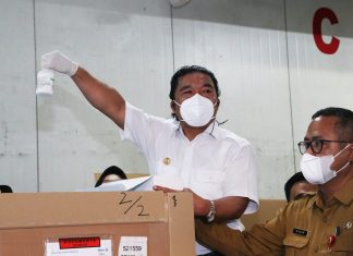 Kawal Ketibaan Vaksin, Pj Gubernur Banten Al Muktabar: Pemerintah Hadir dan Serius Tangani PMK