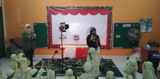 Perkuat Nilai-nilai Bela Negara, Tim Abdimas UPN Veteran Jawa Timur Gelar Pertunjukan Wayang Negeri Merah Putih
