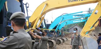 Satpol PP Kabupaten Serang Segel Tiga Titik Galian Pasir di Mancak