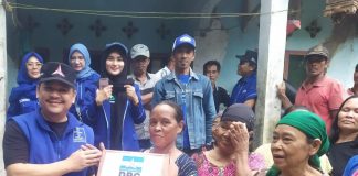 DPC Partai Demokrat Kabupaten Pandeglang Bantu Korban Banjir di Desa Idaman