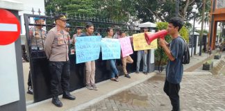 Proyek Pamsimas 2022 Dinilai Mangkrak, AMIRA Kabupaten Pandeglang Lakukan Aksi di DPUPR