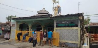 Jelang Ramdhan, Warga Kampung Kaduagung Timur Bersihkan Mushola