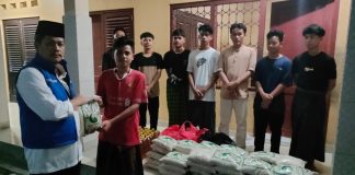 DPC Partai Demokrat Pandeglang Santuni Yatim-piatu dan Bagikan Ribuan Liter Minyak Goreng Gratis