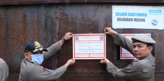 Instruksi Bupati Serang, Satpol PP Segel Peternakan Ayam di Cikeusal