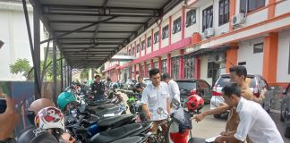 Kendaraan di Parkiran SMKN 1 Pandeglang Jadi Target Razia Pajak