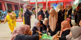 Gebyar 10 Muharram 1445 H, Ini Yang Dilakukan Guru Dan Orang Tua Murid SDN Pagadungan 2