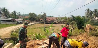 Guna Menjaga Keamanan Lingkungan, Satgas TMMD Ke-118 Kodim 0603/Lebak Bangun Pos Kamling