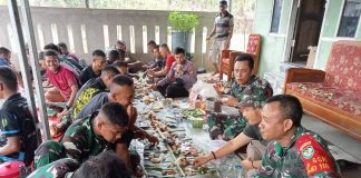 Menjalin Kebersamaan, Dansatgas TMMD Ke-118 Kodim 0603/Lebak Makan Nasi Liwet Bersama Warga