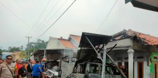 Satu Rumah Sekaligus Bengkel Tambal Ban di Pandeglang Terbakar