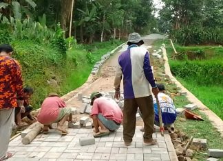 Selain Abaikan K3, Pemasangan Paving Block di Desa Talagasari Diduga Minim Pengawasan