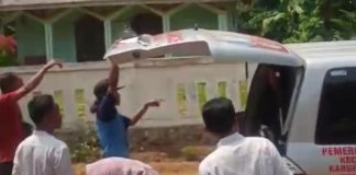 Keracunan, Belasan Orang di Pandeglang Dilarikan ke Puskesmas