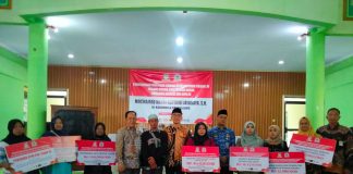 Kemensos dan Komisi VIII DPR RI Serahkan Bansos Untuk Warga Pandeglang