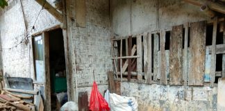 Tak Jauh Dari Pusat Pemerintahan, Seorang Kakek di Pandeglang Tinggal di Gubuk Reyot