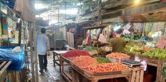 Jelang Nataru, Harga Bahan Pokok di Pasar Badak Pandeglang Masih Tinggi