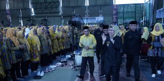 Bupati Serang Berikan Reward Kader Posyandu hingga Ambulans Desa