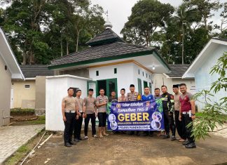 Tebar Kebaikan Ramadhan, Anggota Polres Pandeglang Geber Tempat Ibadah