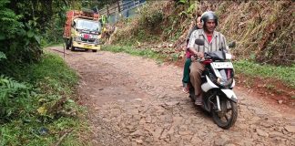 15 Tahun Tak Kunjung Diperbaiki, Jalan Raya Banjar-Kadomas Dikeluhkan Warga