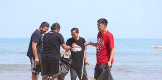 Voxy Club Indonesia Gelar Bersih-Bersih Pantai Carita