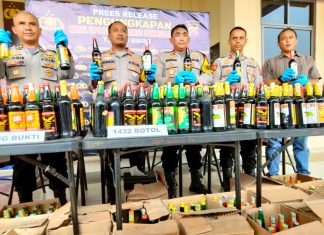 Polres Pandeglang Sita Ribuan Botol Miras Berbagai Merek