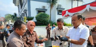 Kejari Pandeglang Musnahkan Barang Bukti Dari 41 Perkara