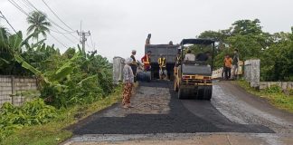 Hadapi Idul Adha, UPTD PJJ Pandeglang Perbaiki Jalan