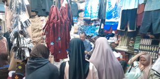 Jelang Tahun Ajaran Baru, Penjualan Seragam Sekolah di Pasar Badak Meningkat