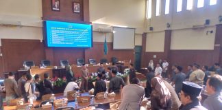 Sejumlah Anggota DPRD Pandeglang Meninggalkan Rapat Paripurna