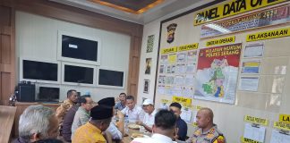 Ngariung Iman dan Aman, Kapolres Serang Ngobrol Bareng dengan Pemuda Perumahan Cikande Permai