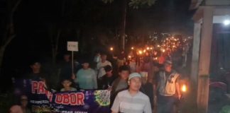 Sambut Tahun Baru Islam, Warga Desa Bandung Pawai Obor