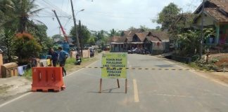 Perbaikan Jembatan, Satlantas Polres Pandeglang Alihkan Arus