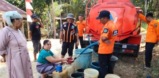 BPBD Suplai Air Bersih Bagi Warga Terdampak Kekeringan di Pandeglang