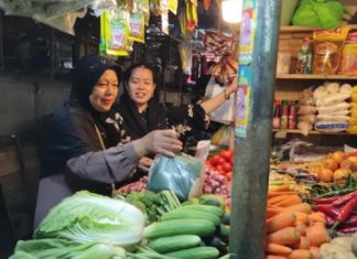 Harga Bahan Pokok di Pasar Badak Pandeglang Mulai Turun