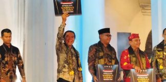 Pj Gubernur Banten Al Muktabar Terima Penghargaan Warisan Budaya Takbenda