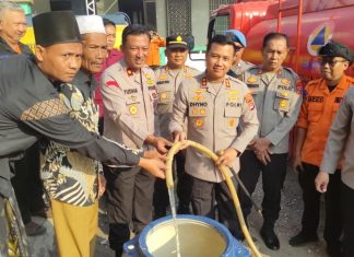 Polres Pandeglang Salurkan Air Bersih untuk Warga Terdampak Kekeringan