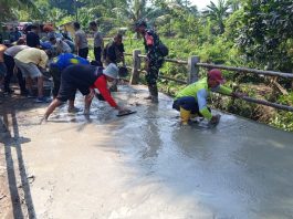 Warga Patungan Perbaiki Jalan Rusak, Dewi-Iing Kemana Aja?