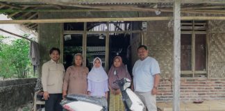 Senyum Bahagia Neng Marni, Dapat Sepeda Listrik Dari Muhibbin Untuk Sekolah