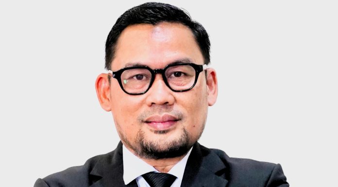 Menjemput Takdir dari Pesisir Bojonegara: Jalan Panjang Ali Faisal Menuju Gelar Doktor