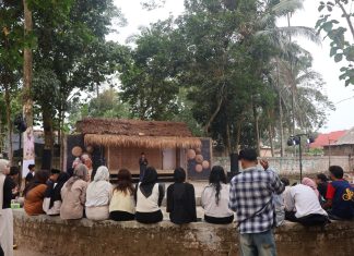 Bukan Pejabat atau Akademisi, Acara Bedah Buku Arsitektur Baduy Justru Dibuka Ketua RT Setempat