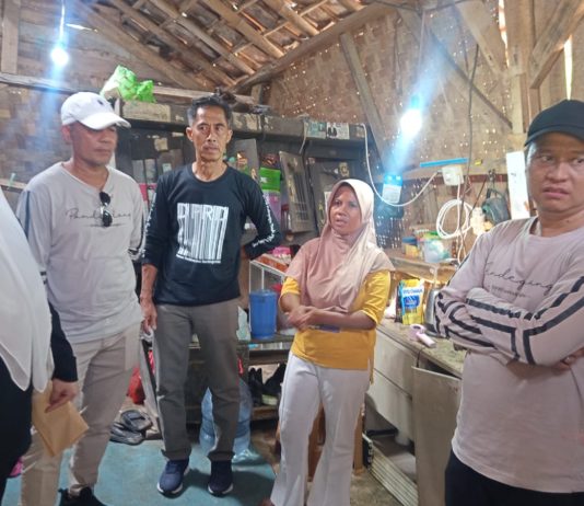 DPRD Pandeglang Renovasi Rumah Warga Caringin yang Ambruk